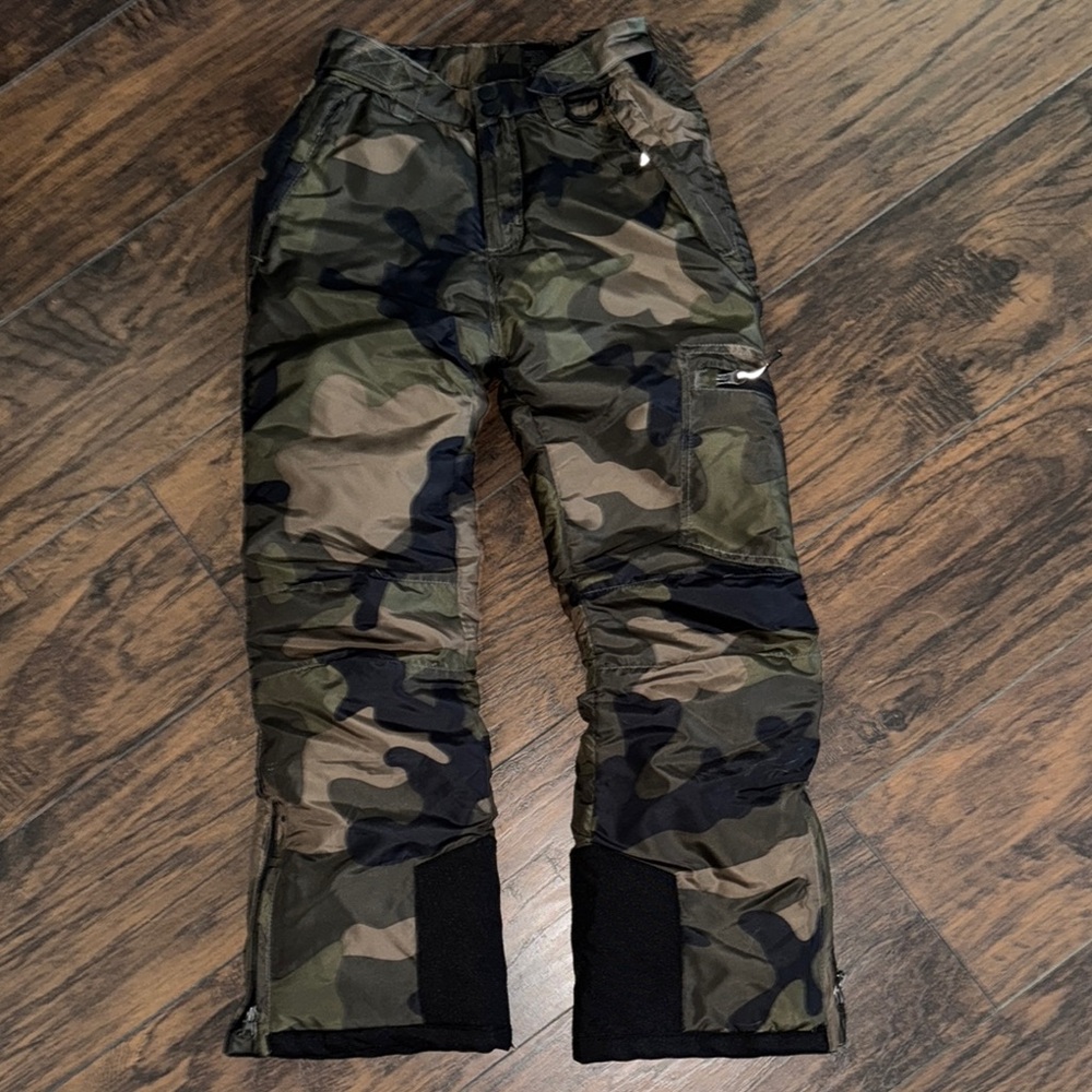 Snow pants Kids Camouflage Cargo Pants NWOT